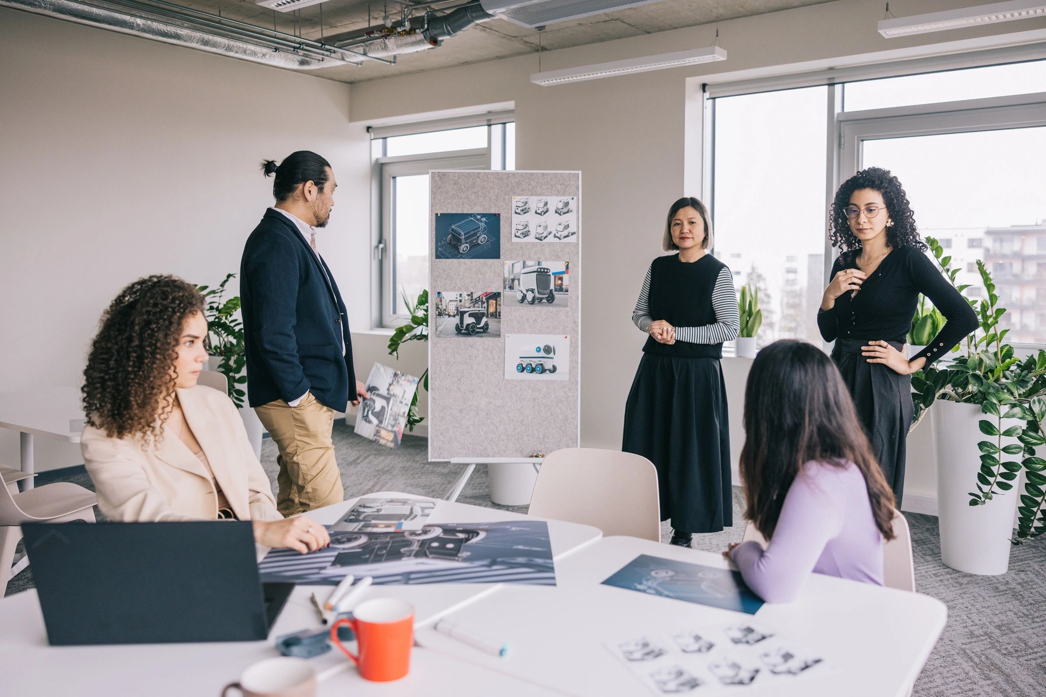 Colleagues planning together in a meeting